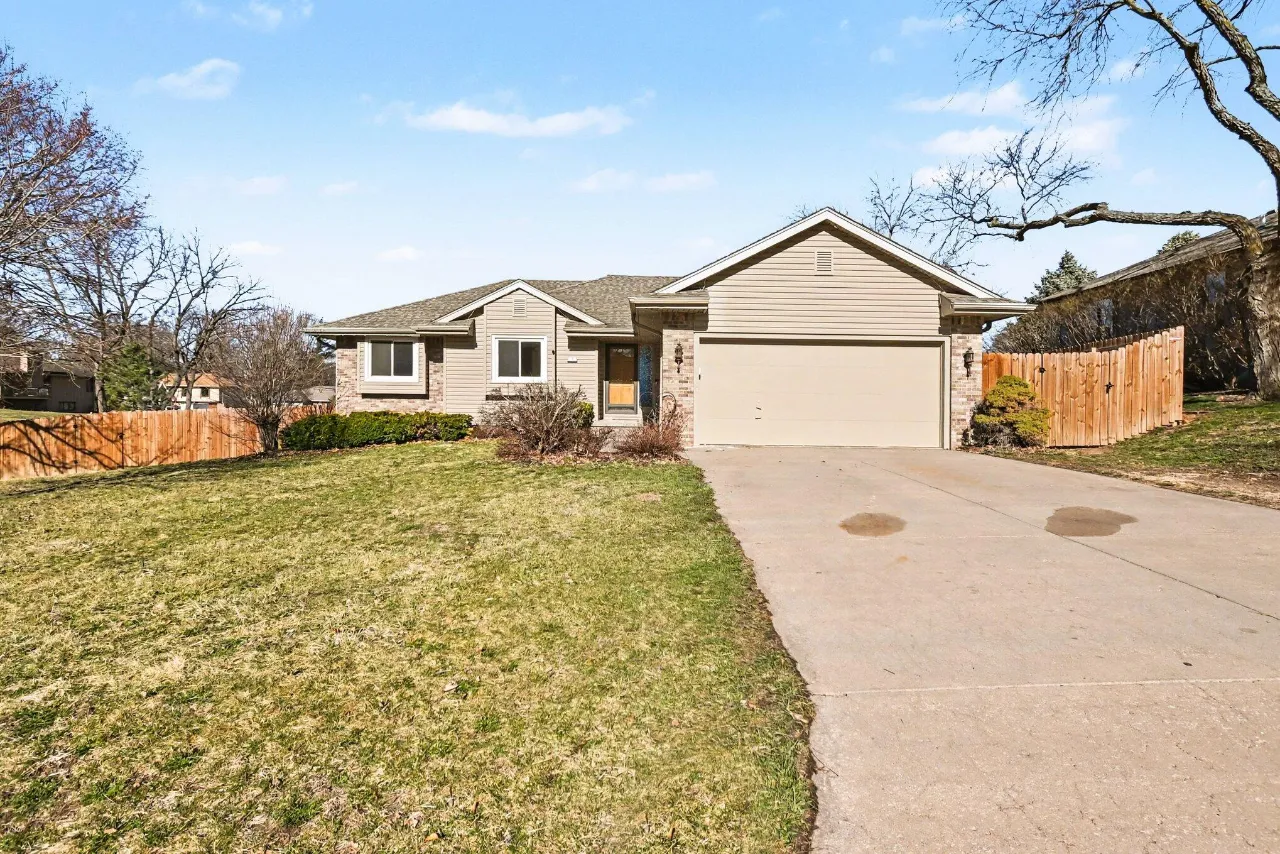 2 DANBURY CT. Court, COUNCIL BLUFFS, IA 51503