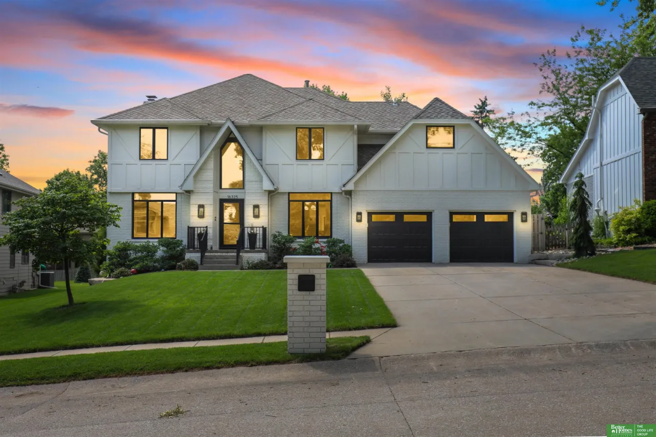 16325 Oak Circle, Omaha, NE 68130