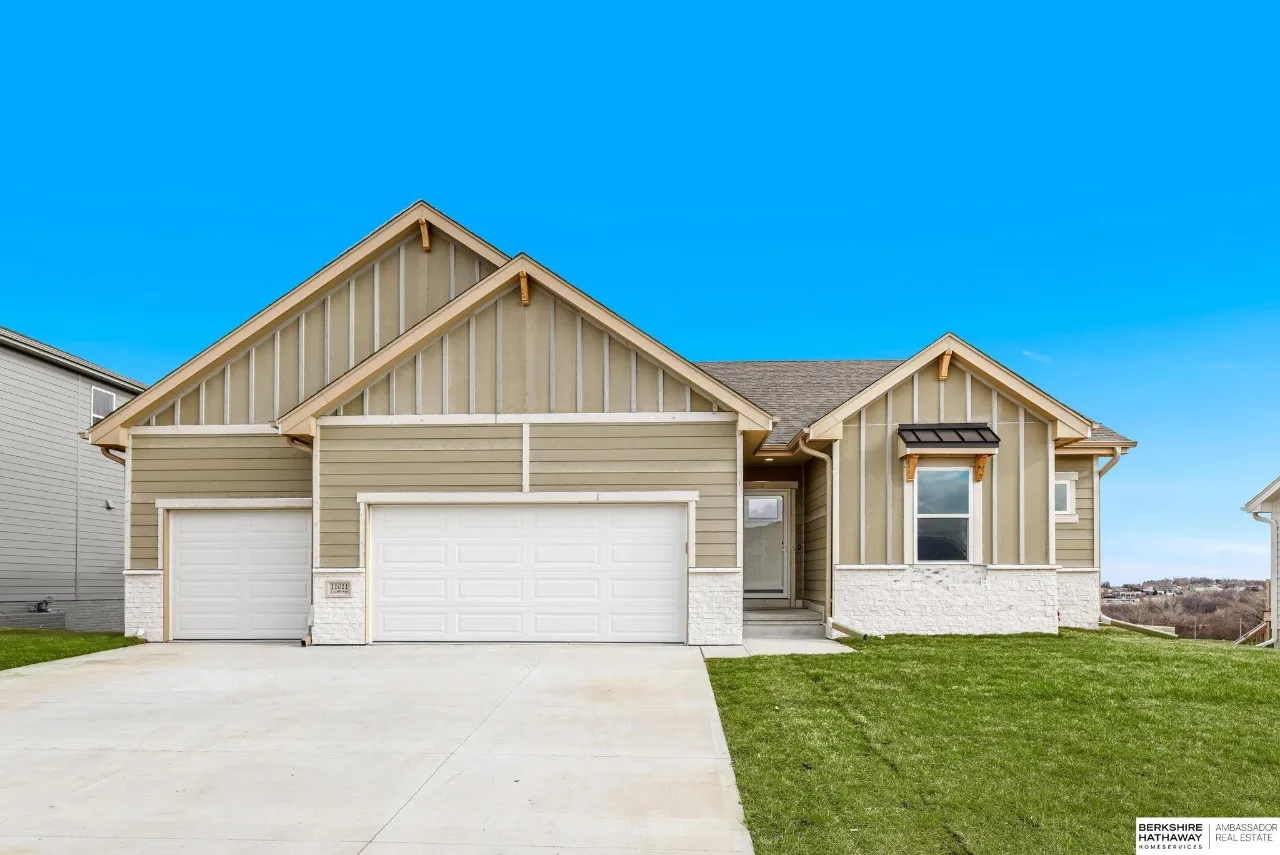 11011 S 104th Avenue, Papillion, NE 68046