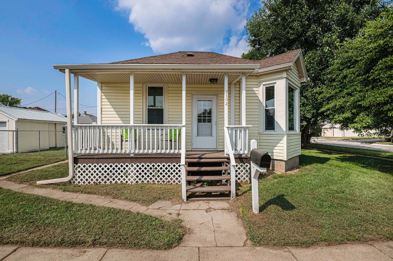 2102 AVENUE C, COUNCIL BLUFFS, IA 51501