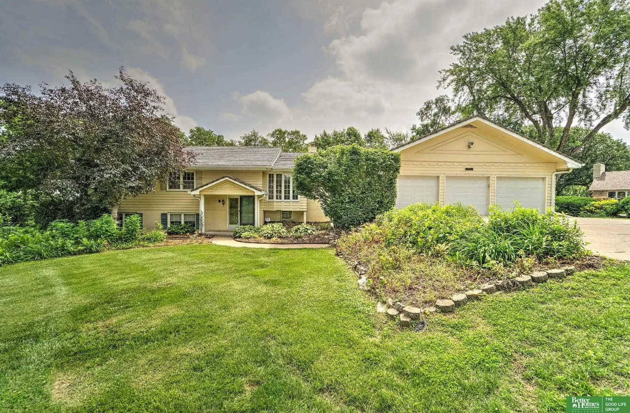 3321 S 101st Street, Omaha, NE 68124