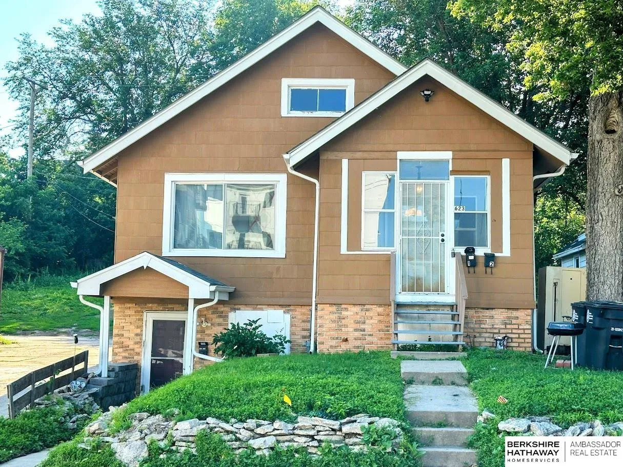 623 S 33rd Street, Omaha, NE 68105