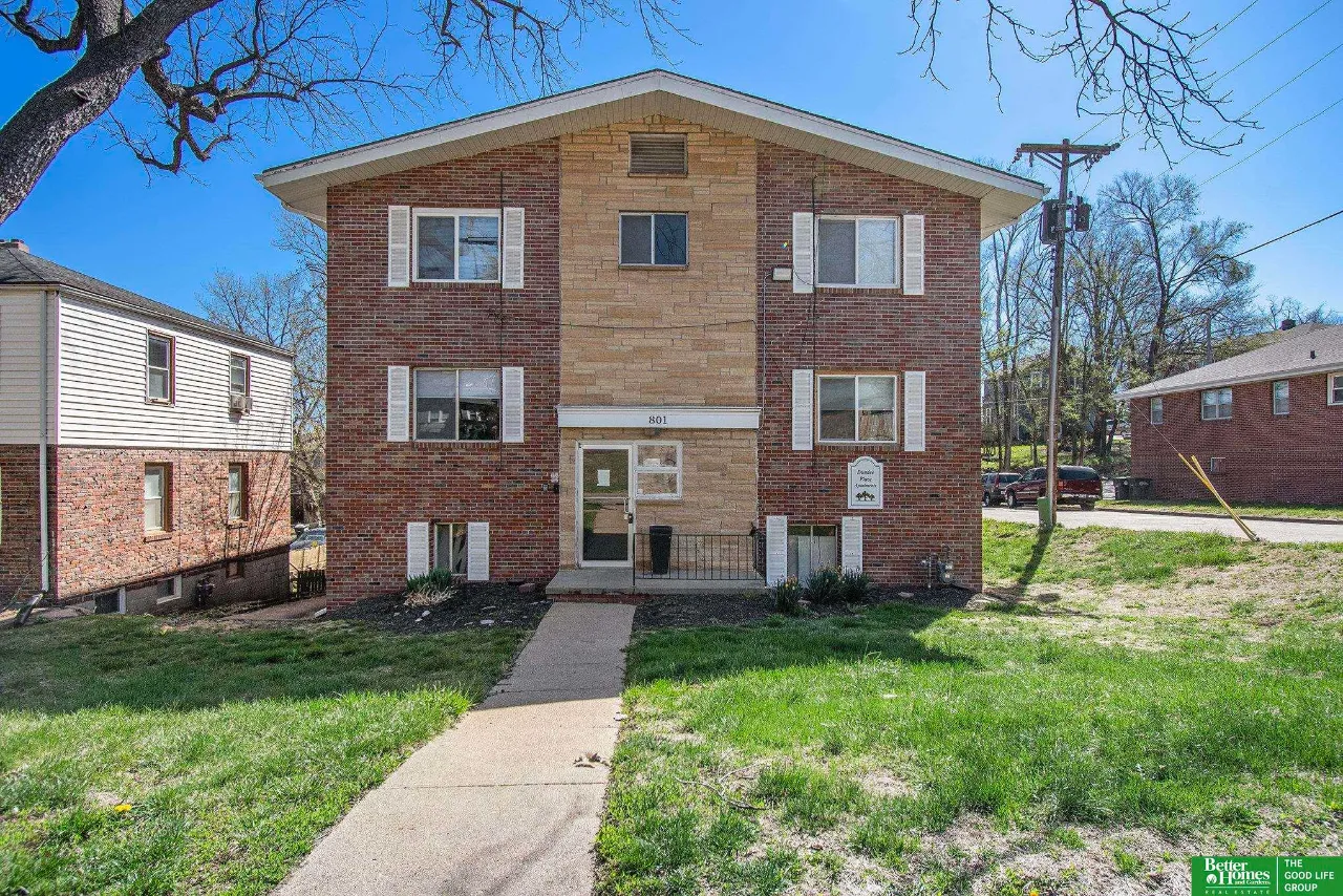 801 N 48 Street, Omaha, NE 68132