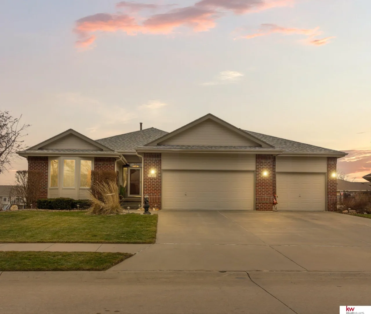 1021 Shoal Drive, Carter Lake, IA 51510